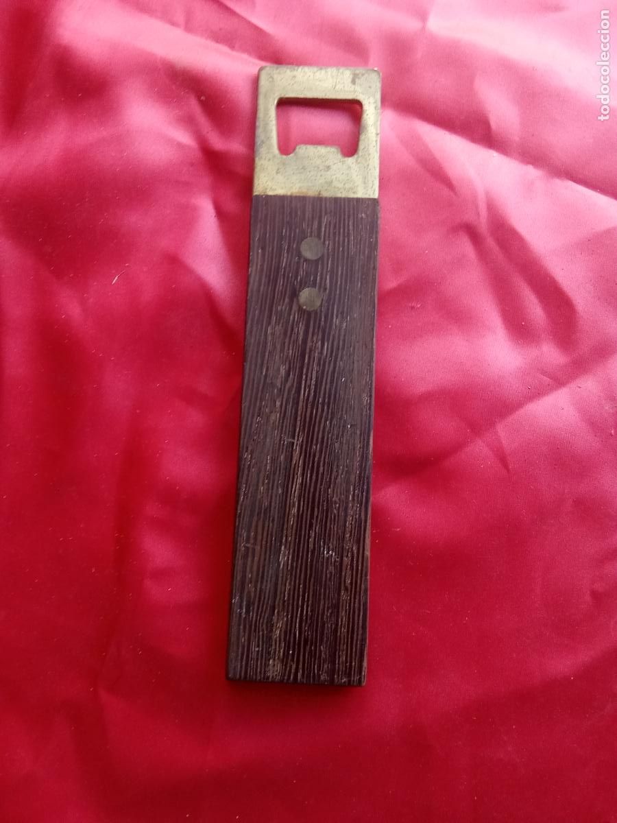 Antig&uuml;edades: Abrebotellas a&ntilde;os 80 madera exotica y lat&oacute;n V.1