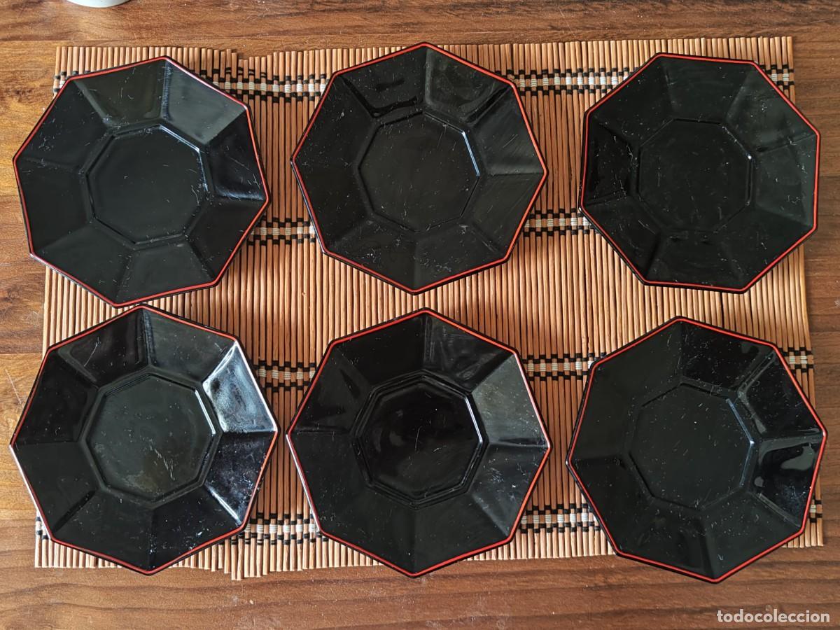 Antig&uuml;edades: Lote 6 platos de caf&eacute; octogonales Arcoroc. Cristal negro con ribete rojo. Francia.