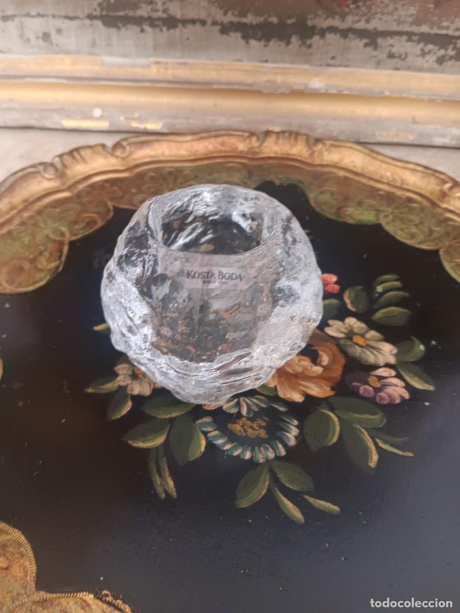 Antig&uuml;edades: portavelas es un modelo Snowball de la marca sueca Kosta Boda, dise&ntilde;ado por Ann W&auml;rff alrededor de 1
