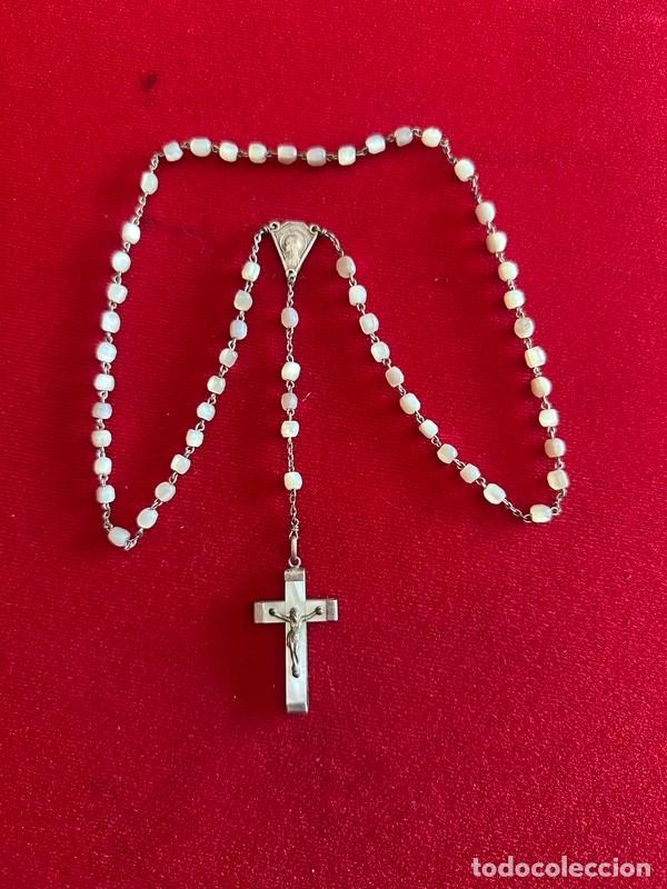 Antig&uuml;edades: ROSARIO DE METAL Y CUENTAS Y CRUZ DE N&Aacute;CAR, MEDALLA DE LA VIRGEN