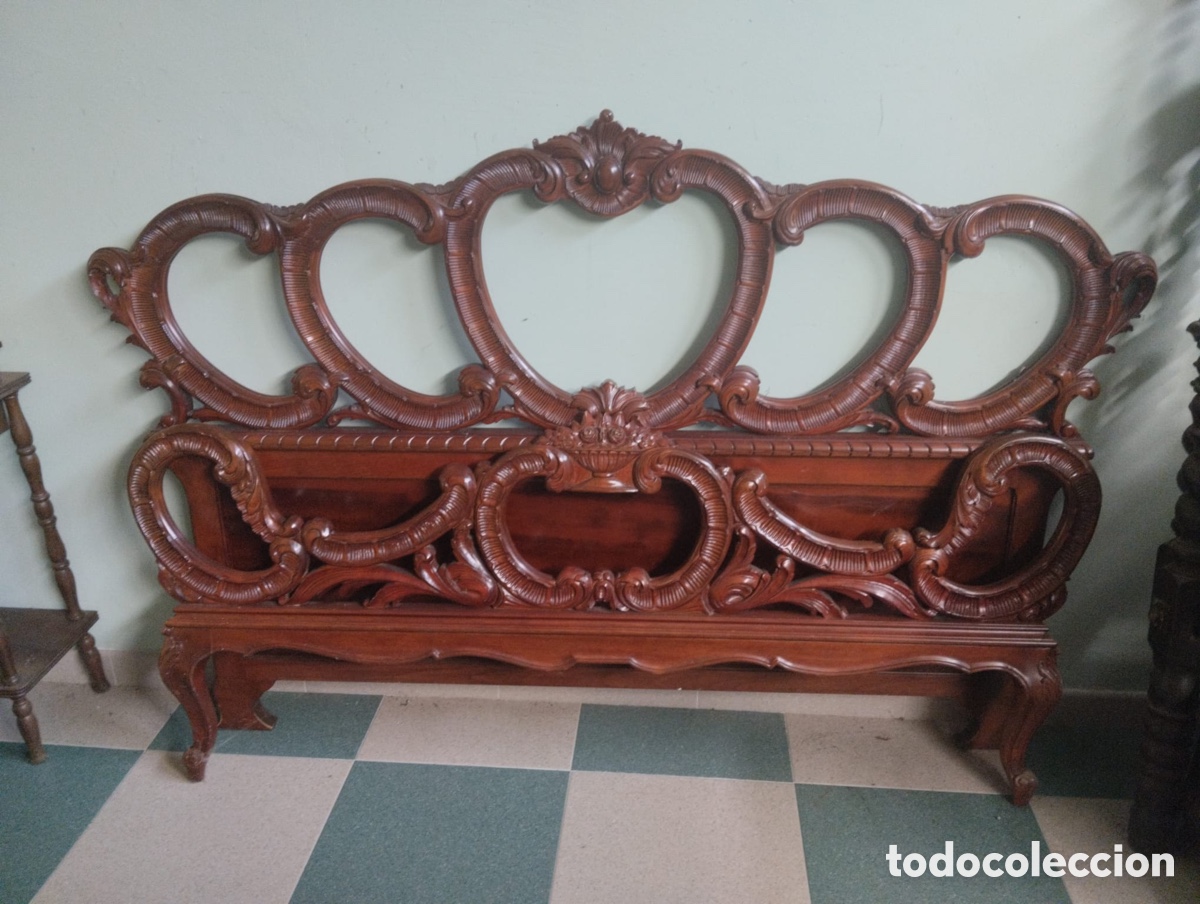 Antig&uuml;edades: Antigua cama de caoba tallada - Foto 1