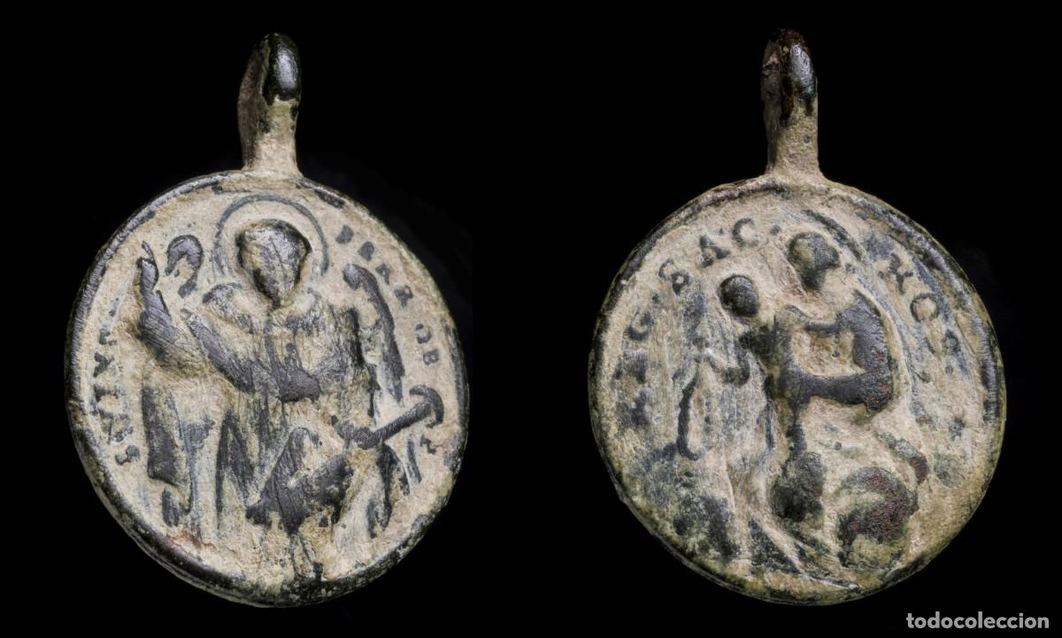 Antig&uuml;edades: Religious medal XVI-XVII centuries- S.VICENTE FERRER/V. DEL ROSARIO - 29x21 mm.