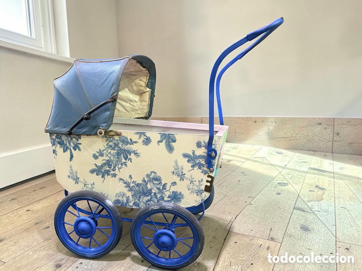 Antig&uuml;edades: Antiguo cochecito de mu&ntilde;ecas a&ntilde;os 50