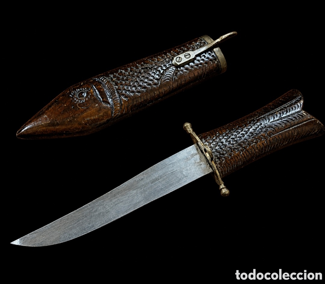 Antig&uuml;edades: Cuchillo de origen ind&uacute; con punz&oacute;n de taller completo tallada en madera y funda original