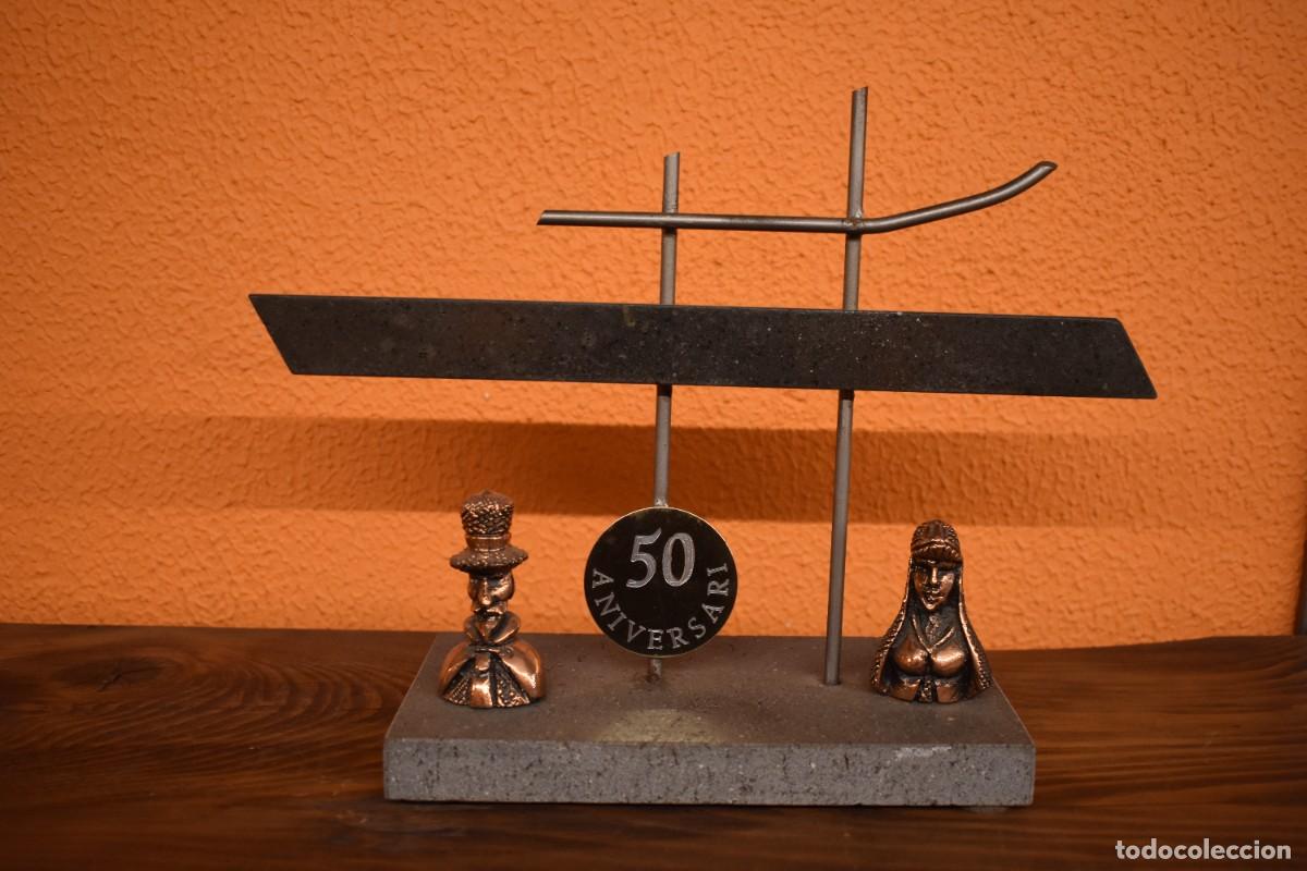 Antig&uuml;edades: Escultura conmemorativa &rdquo;50 Aniversario&rdquo;