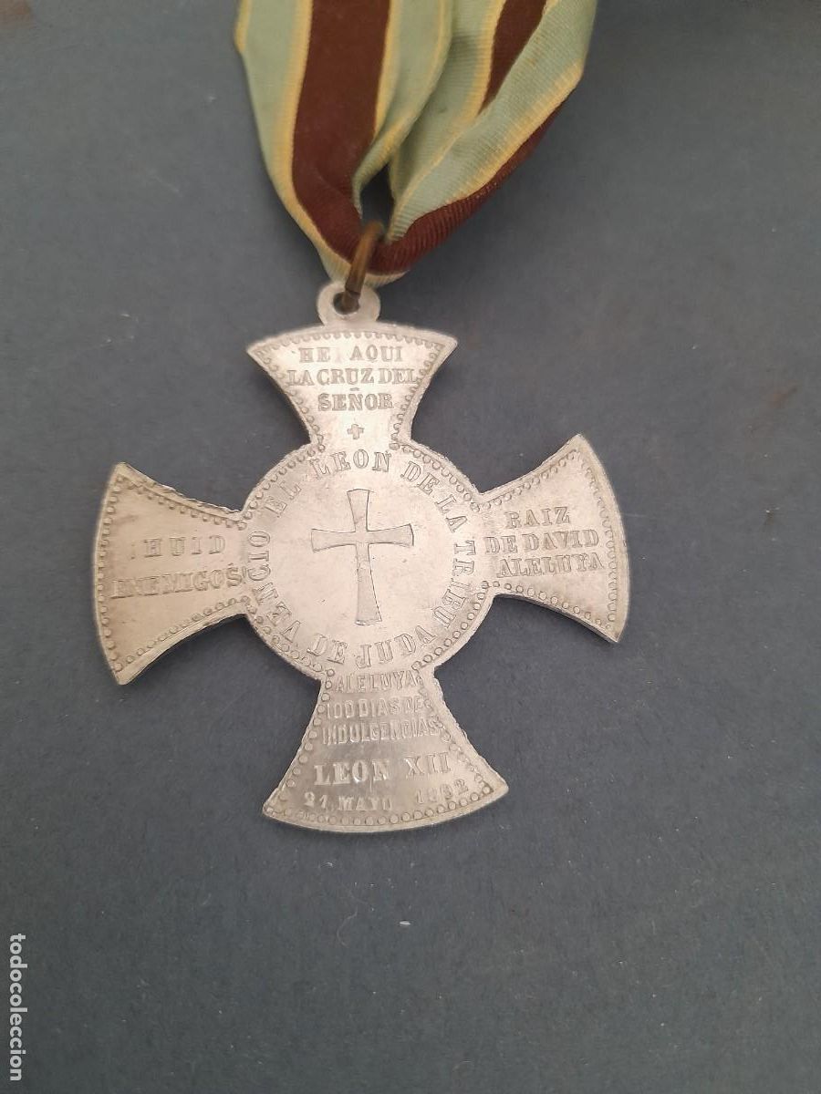 Antig&uuml;edades: medalla religiosa, cruz leon XII. aluminio 4,5x4,5cm aprox