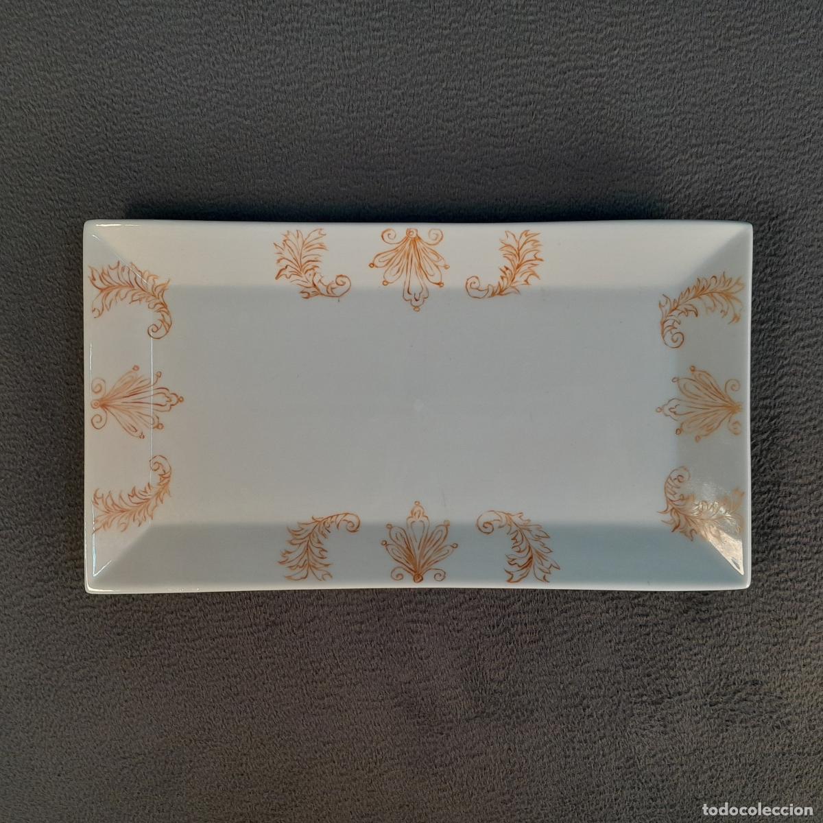Antig&uuml;edades: BANDEJA RECTANGULAR DE PORCELANA CONCORMATIVA, CA' SAGREDO VENEZIA. SIGLO XXI