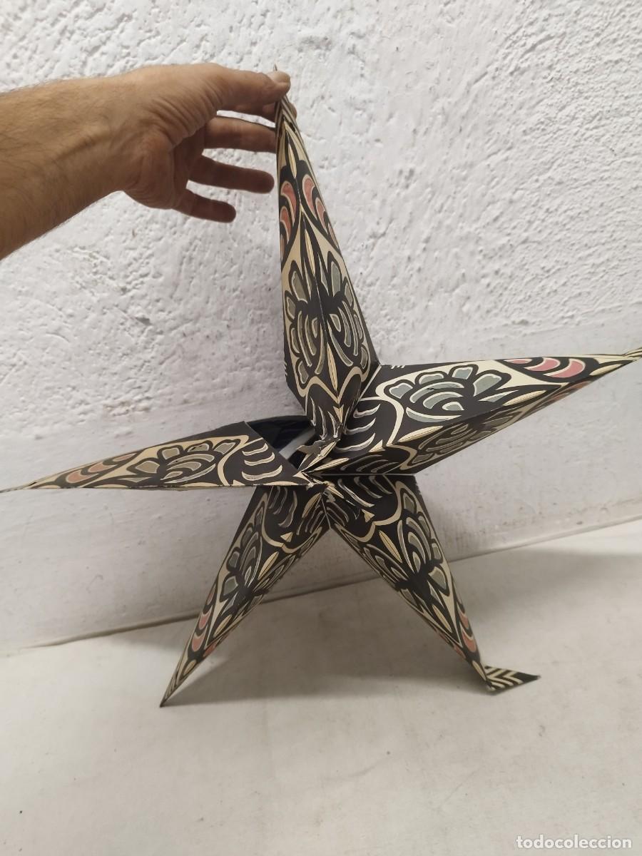 Antig&uuml;edades: Lampara en forma de estrella de papel duro troquelado. A restaurar.
