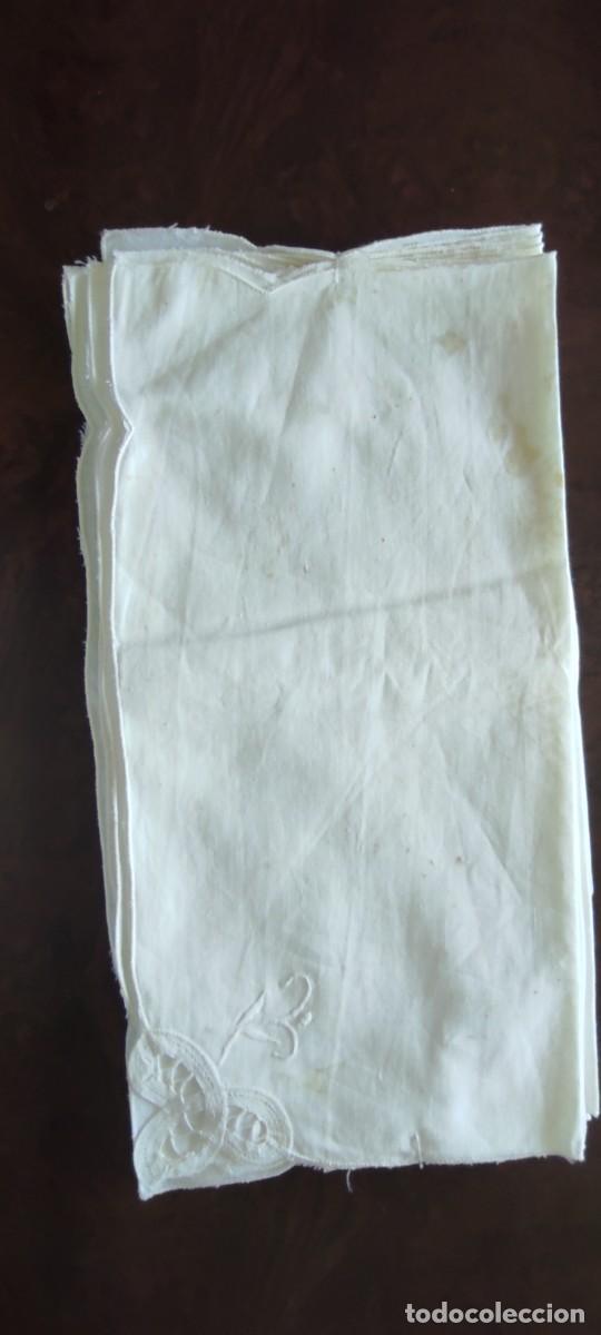 Antig&uuml;edades: JUEGO DE 8 SERVILLETAS VINTAGE DE HILO &ndash; ESQUINAS CALADAS CON ENCAJE Y BORDADO &ndash; 42 x 41 cm