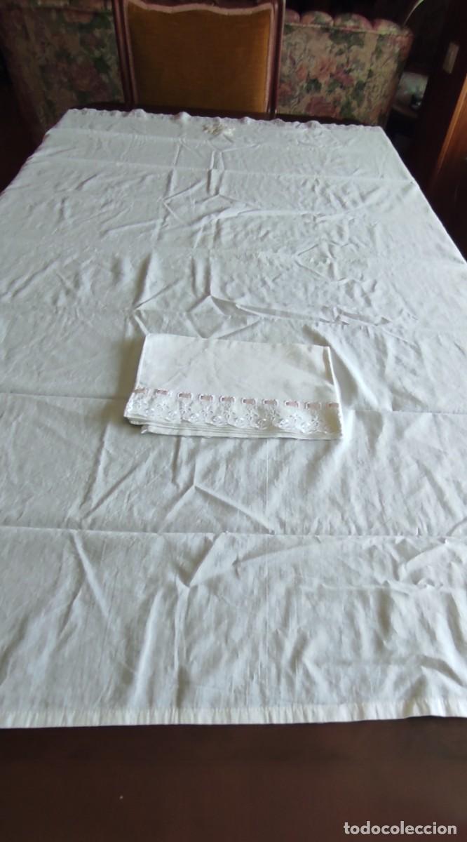 Antig&uuml;edades: JUEGO DE CAMA CUNA VINTAGE&ndash; SABANA (162x108) Y FUNDA (50x36) &ndash; MOTIVO OSITO, ENCAJE SUIZO Y PASACINT