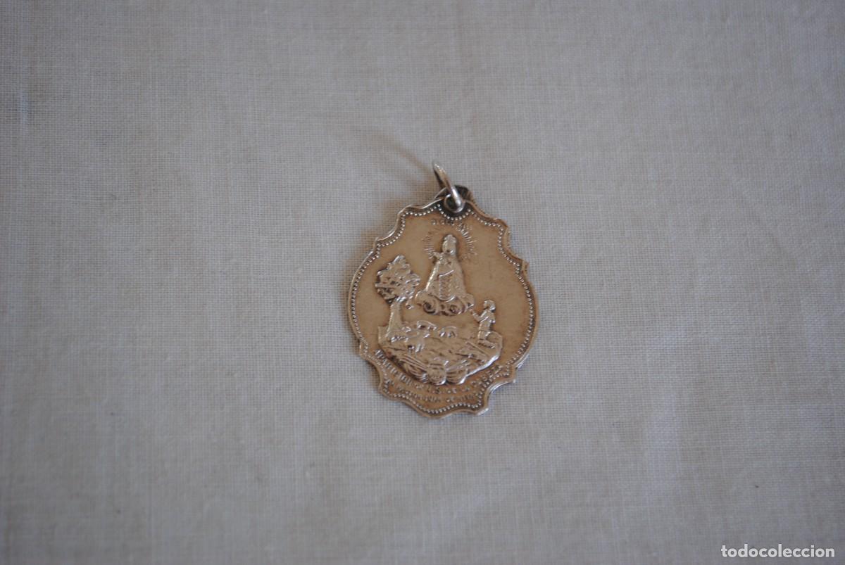 Antig&uuml;edades: ANTIGUA MEDALLA DE PLATA DE LA APARICION DE LA VIRGEN DE LA CABEZA