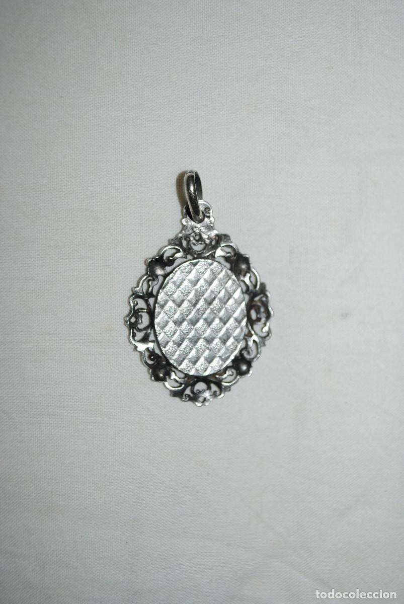 Antig&uuml;edades: MEDALLA DE NUESTRA SE&Ntilde;ORA DE LOS SANTOS , DE PLATA . - Foto 2