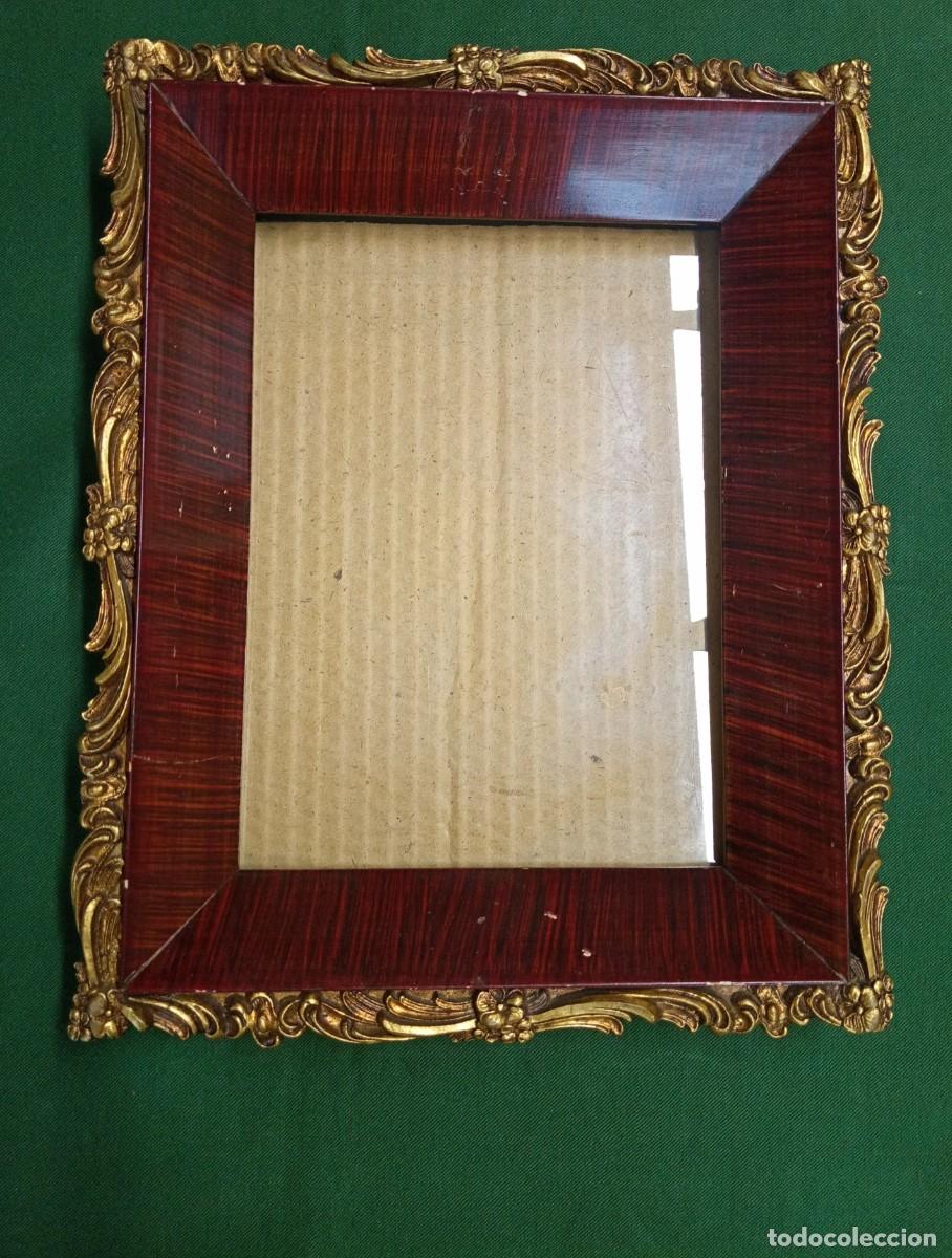 Antig&uuml;edades: Marco para fotos. De madera dorada. A&ntilde;os 50.