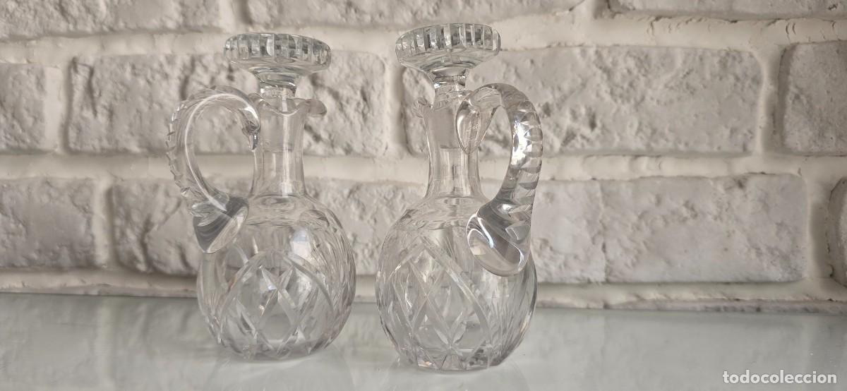 Antig&uuml;edades: Pareja de PERFUMEROS DE TOCADOR DE &Eacute;POCA. Fabricaci&oacute;n artesanal de CRISTAL DE PLOMO. Leer.