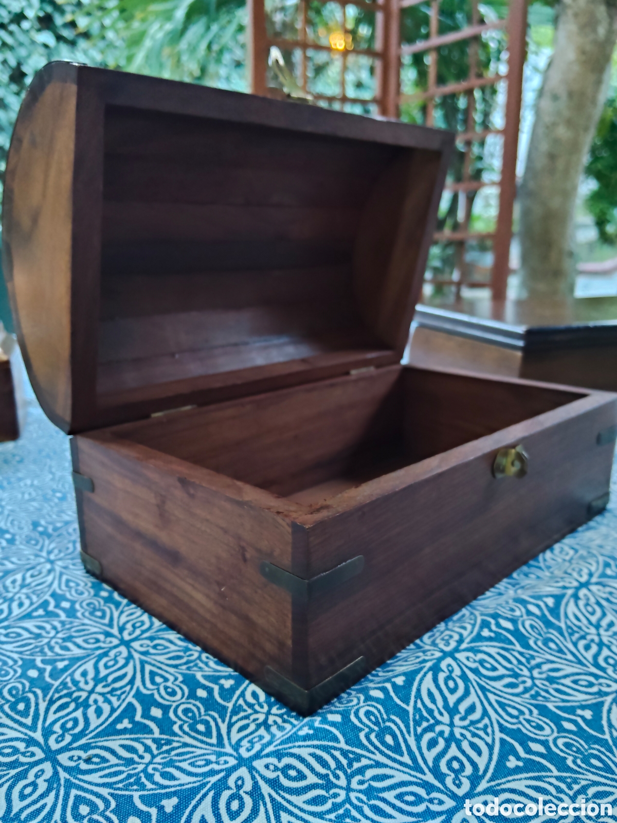 Antig&uuml;edades: Magn&iacute;fica caja de madera tipo cofre - Foto 3