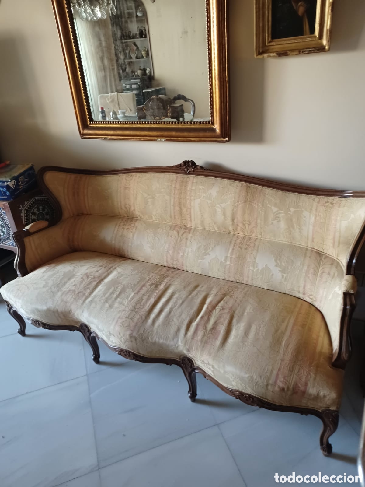Antig&uuml;edades: Sof&aacute; antiguo de estilo isabelino en madera tallada