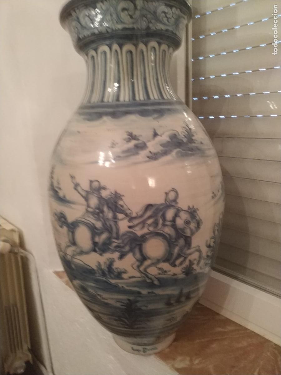 Antig&uuml;edades: Bastonero Gran jarra cer&aacute;mica Talavera ( Toledo) Ruiz de Luna con jinetes