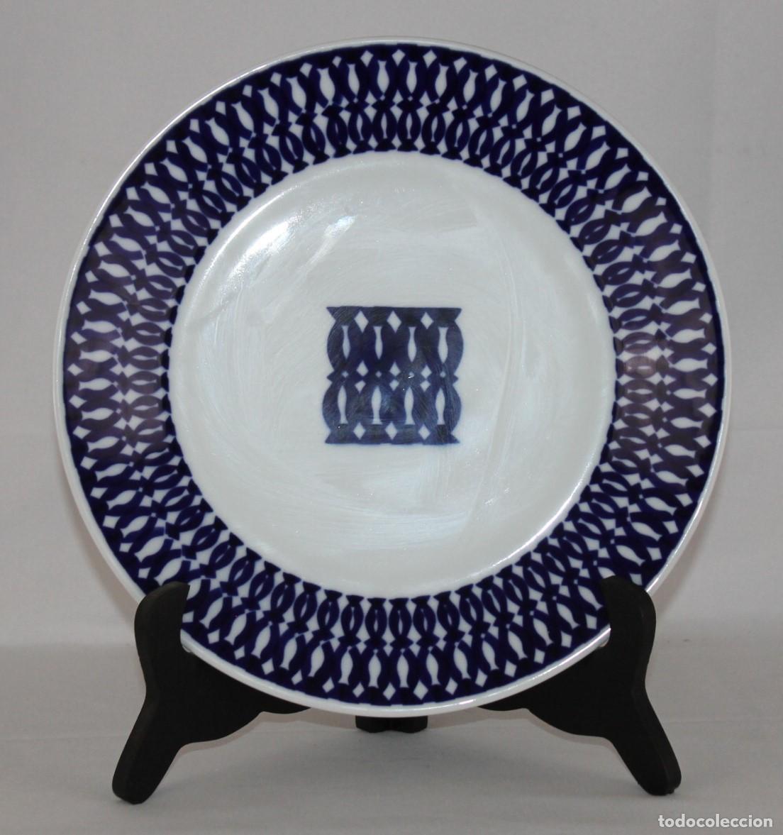 Antig&uuml;edades: Plato de porcelana Sargadelos. Decoraci&oacute;n geom&eacute;trica en azul cobalto