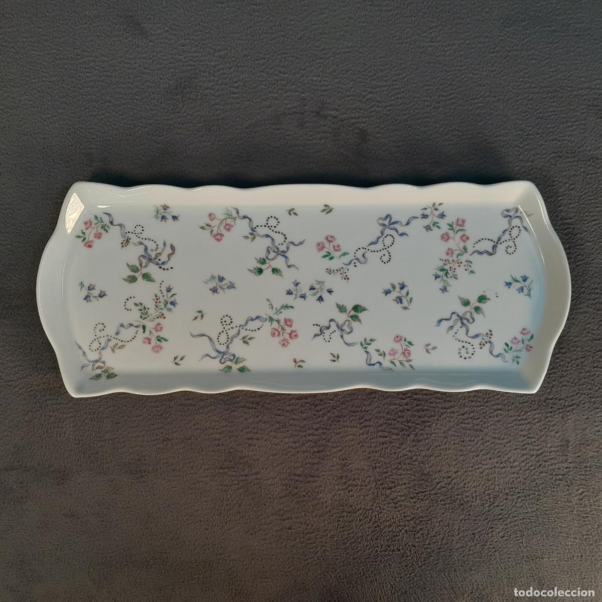 Antiques: BANDEJA DE PORCELANA CON DECORACI&Oacute;N DE LAZOS Y FLORES. SIGLO XX