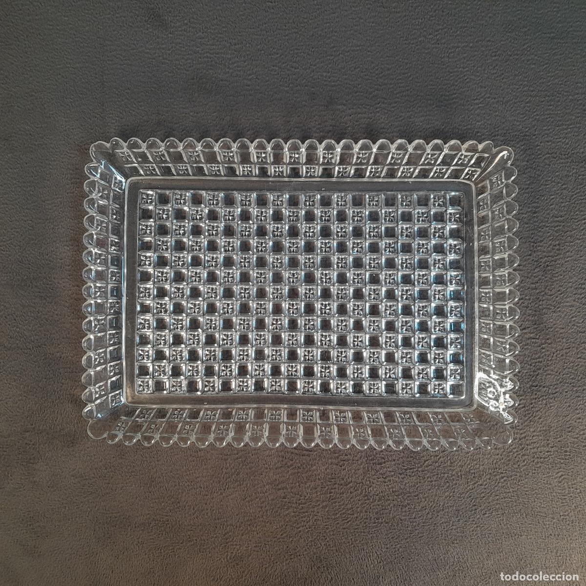 Antig&uuml;edades: BANDEJA DE SOBREMESA RECTANGULAR DE CRISTAL MOLDEADO Y TALLADO. MEDIADOS S.XX