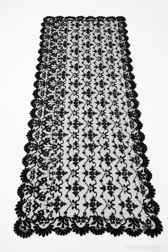 Antig&uuml;edades: ANTIGUO PA&Ntilde;O / VELO RECTANGULAR DE MISA EN TUL Y ENCAJE BORDADO NEGRO (73 X 191 CM) - CHAL