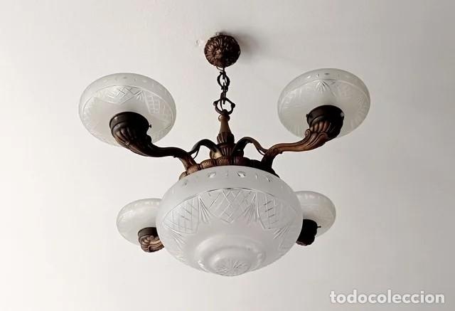 Antig&uuml;edades: L&aacute;mpara de techo antigua Art D&eacute;co a&ntilde;os 30-40 en bronce y cristal tallado (5 luces)