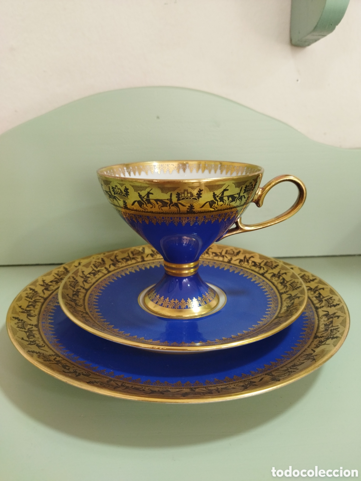 Antig&uuml;edades: Taza de colecci&oacute;n de porcelana fina
