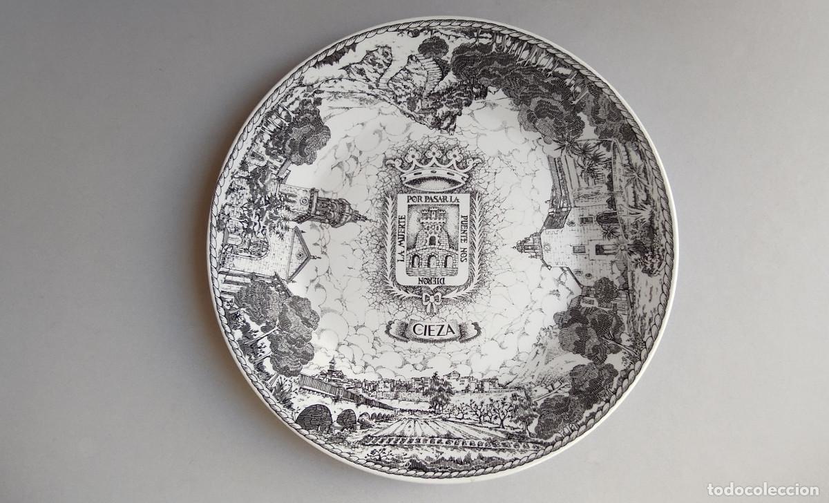 Antig&uuml;edades: Plato dedicado a la ciudad de Cieza - 25 cm - Royal China