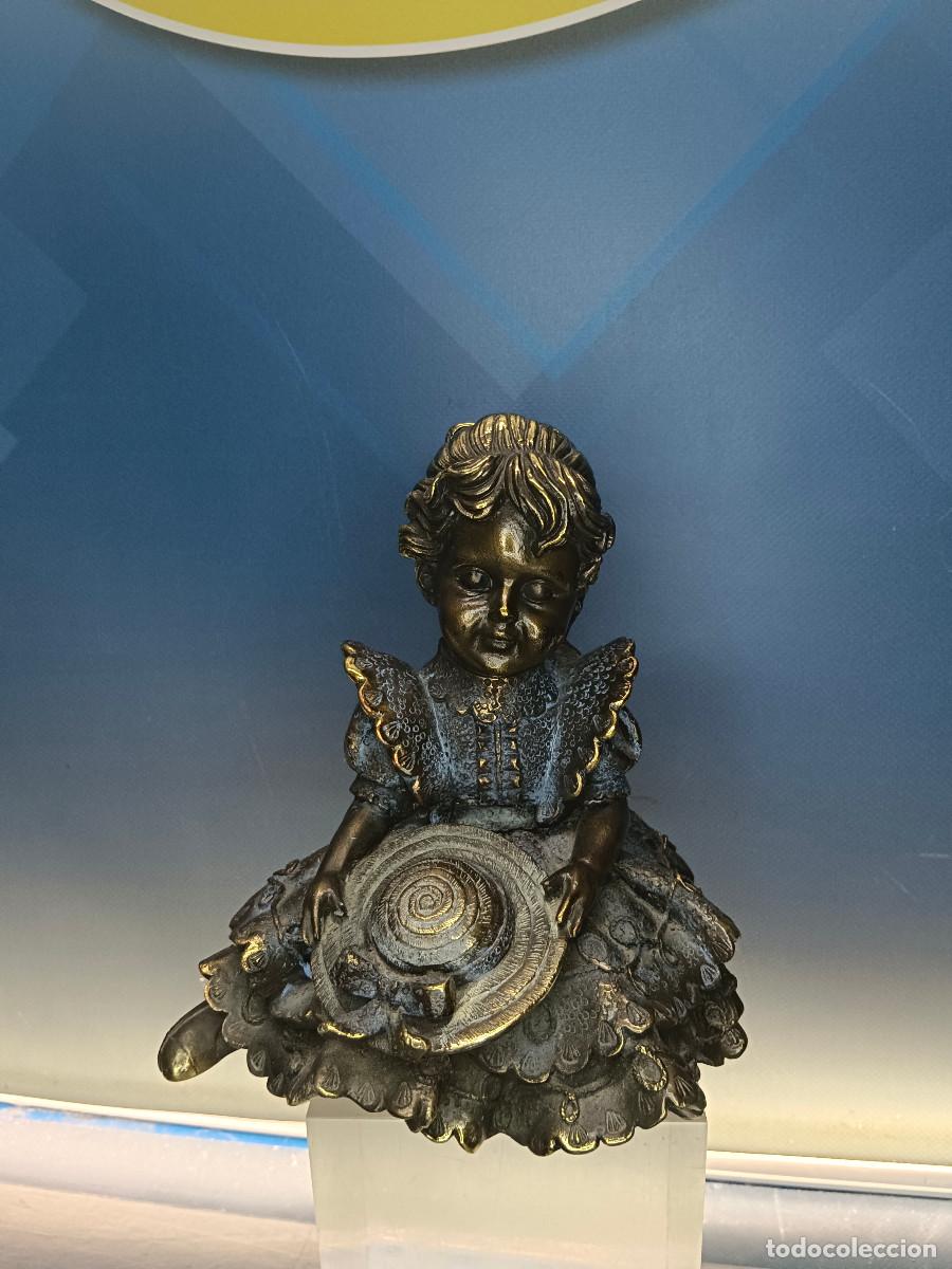 Antig&uuml;edades: Figura de bronce ni&ntilde;a campesina 18x17x17 cm