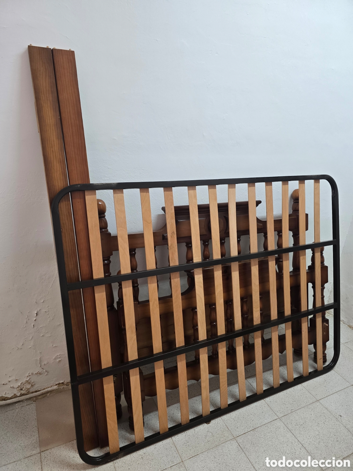 Antig&uuml;edades: Estructura de cama madera + colchon 150 x 190 - Foto 2