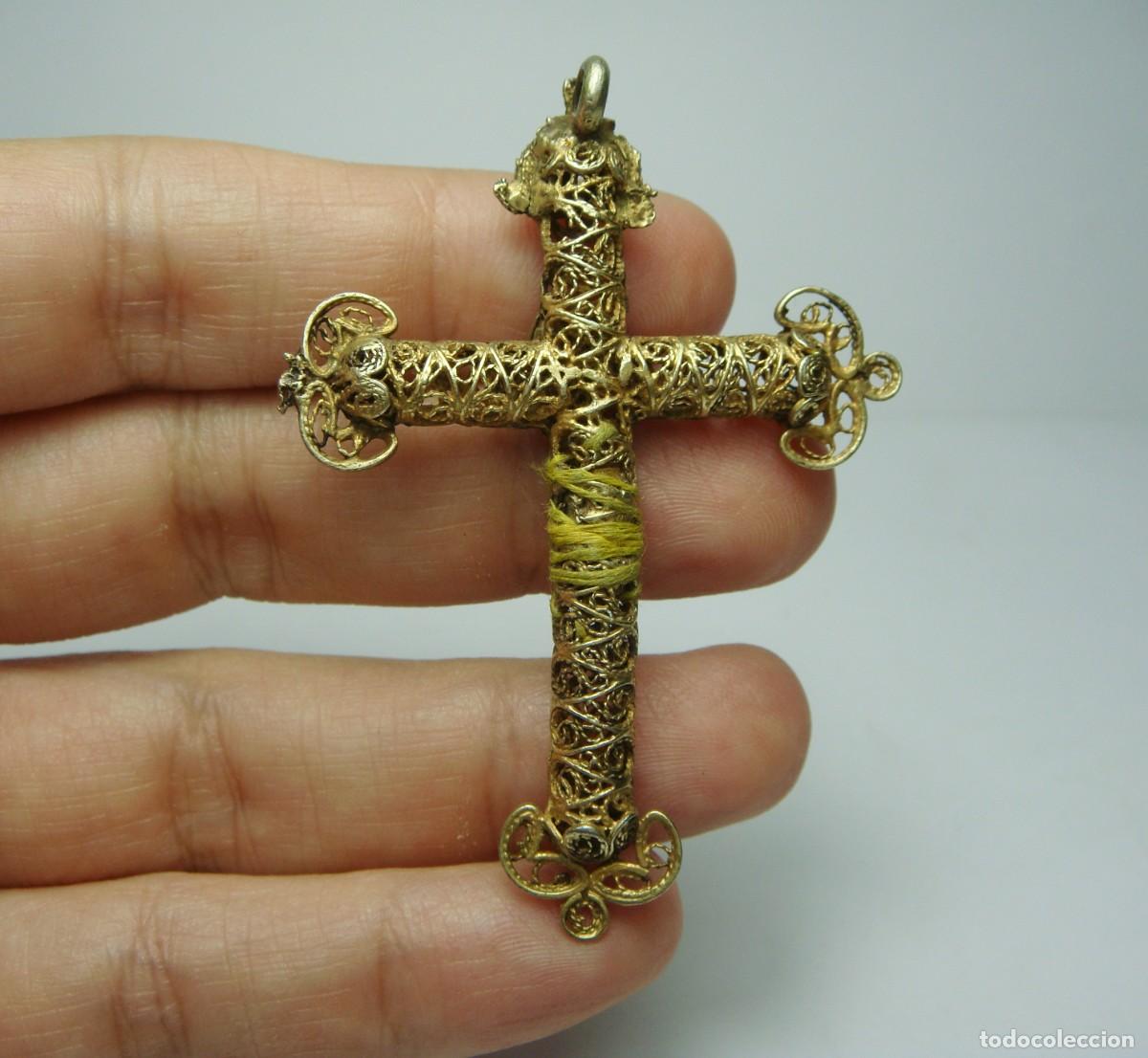 Antig&uuml;edades: Cruz de Rosario en Filigrana de Plata Dorada &middot; 5,5 cm &middot; S. XIX