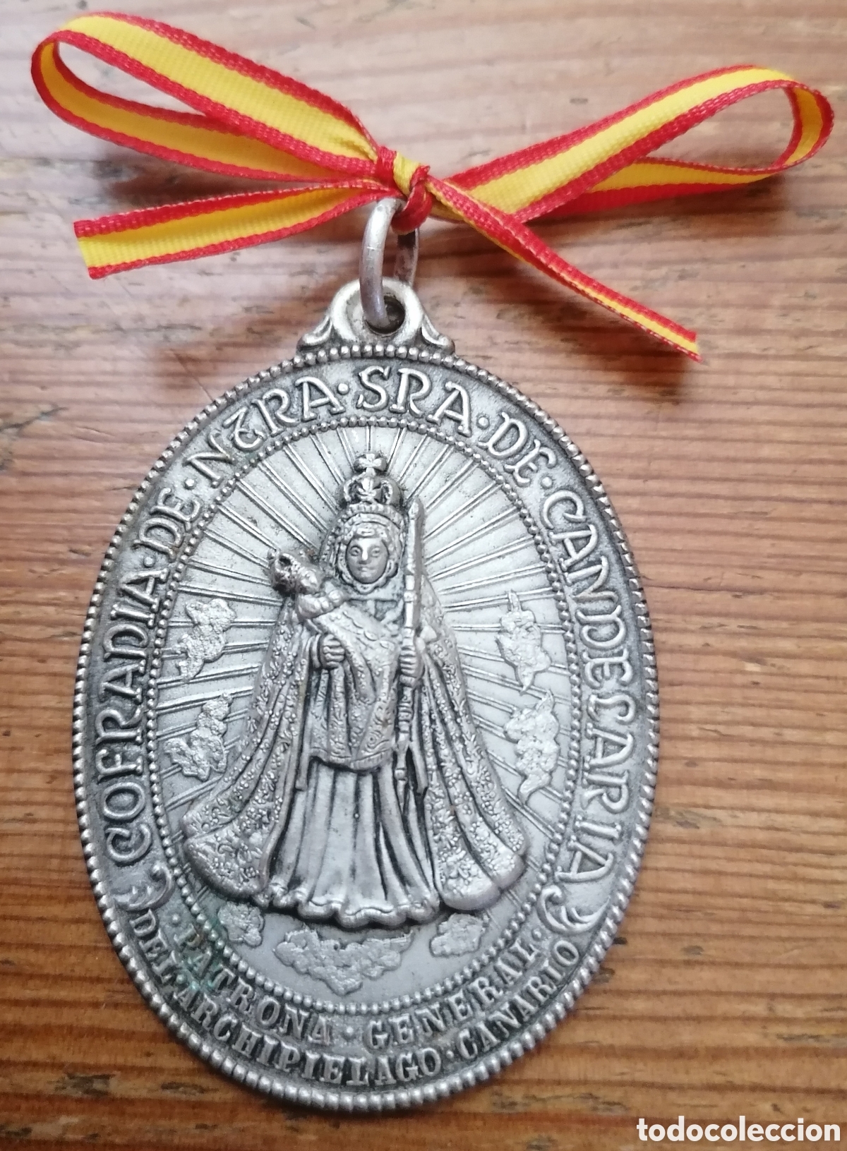 Antig&uuml;edades: Antigua medalla Cofrad&iacute;a de Nuestra de Candelaria - Patrona General del Archipi&eacute;lago Canario