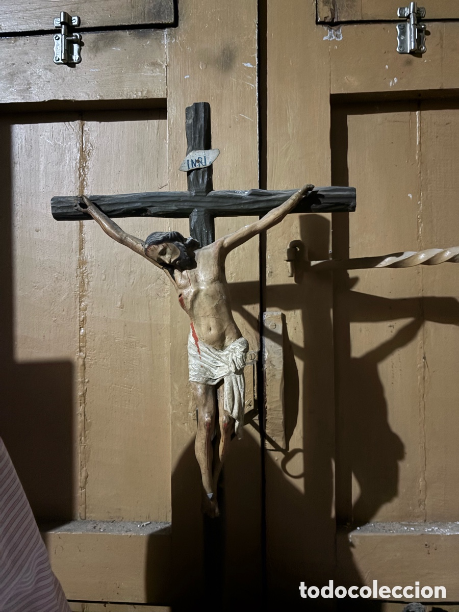 Antig&uuml;edades: Cristo crucificado siglo XIX &ndash; Madera policromada &ndash; Arsenio de las Casas