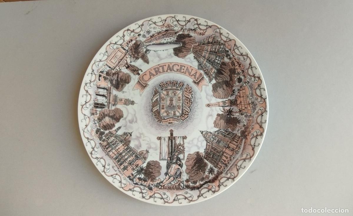 Antig&uuml;edades: Plato dedicado a la Ciudad de Cartagena - 25 cm - Royal China