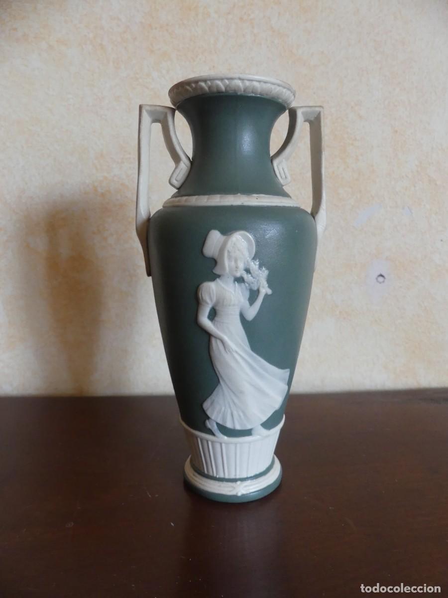 Antig&uuml;edades: BELLO JARR&Oacute;N DE PORCELANA WEGDWOOD ( PAGO POR BIZUM )