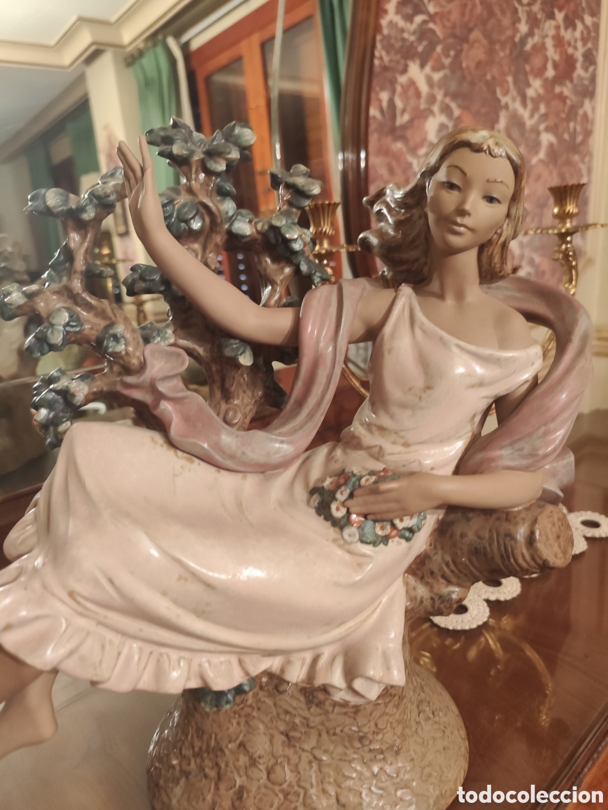 Antig&uuml;edades: Figura de porcelana o gres titulada &rdquo;Day Dream&rdquo; (o &rdquo;Flora&rdquo;), modelo 2062 dise&ntilde;ada por Lladr&oacute;