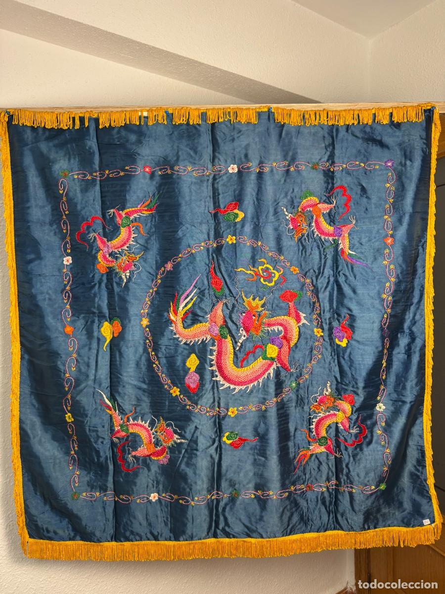Antig&uuml;edades: Antiguo Tapete de Seda Bordado Chino 115x115 cm Dragones Bordado a Mano Vintage n80