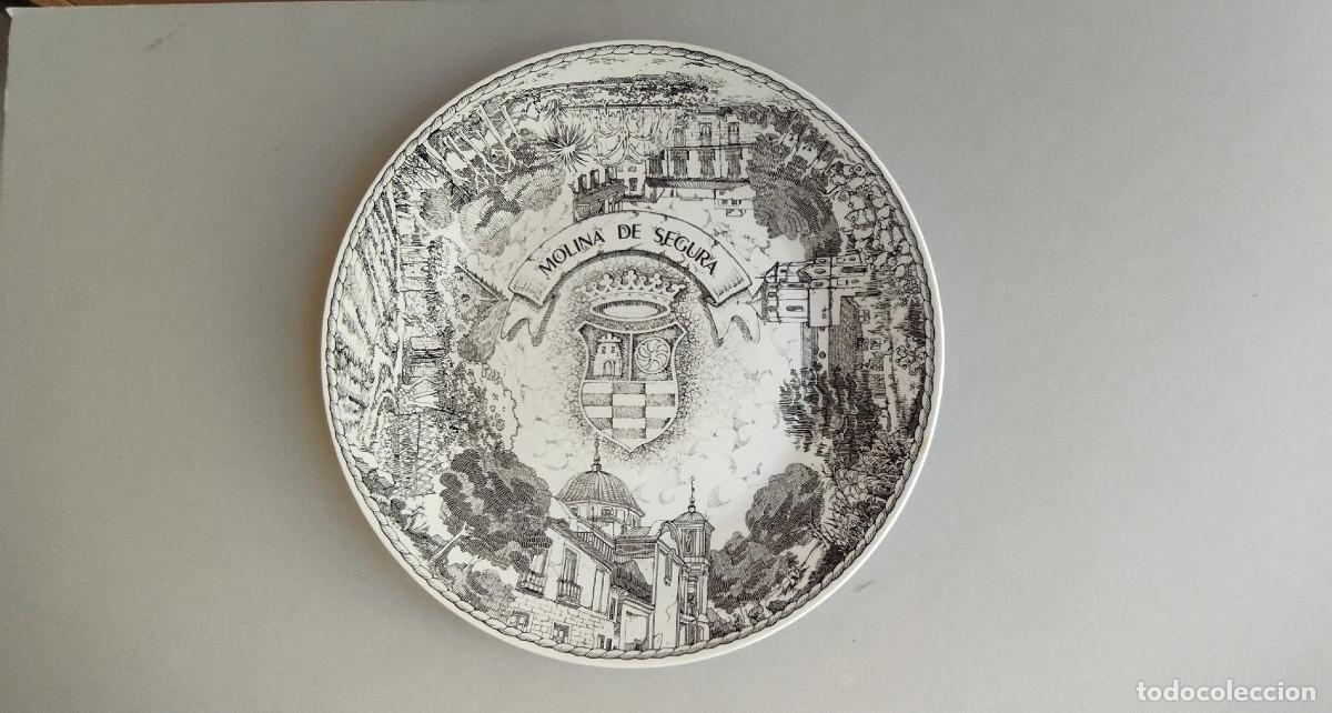 Antig&uuml;edades: Plato dedicado a la Ciudad de Molina de Segura - 25 cm - Royal China