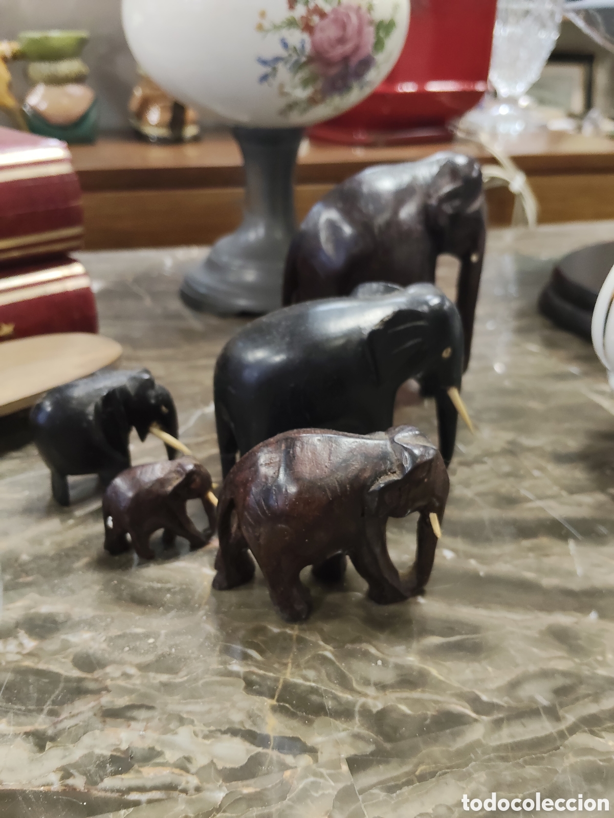 Antig&uuml;edades: Lote de elefantes de madera de
