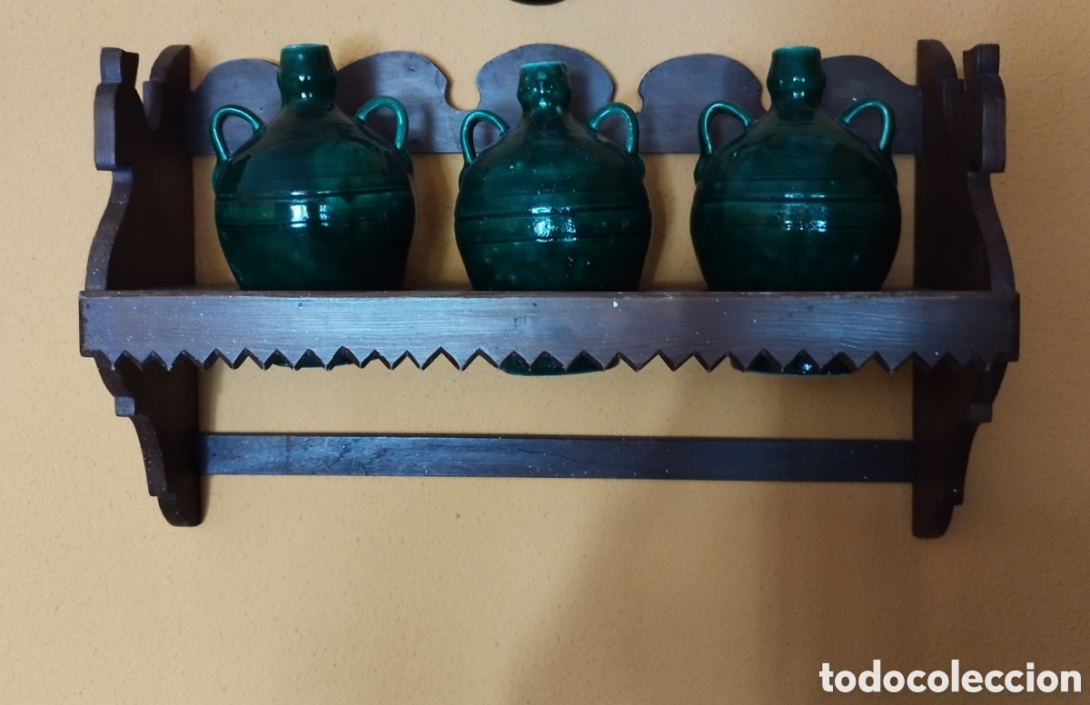 Antig&uuml;edades: CANTARERA DE MADERA CON TRES CANTAROS CERAMICA VERDE ESMALTADA. A&Ntilde;OS 70.