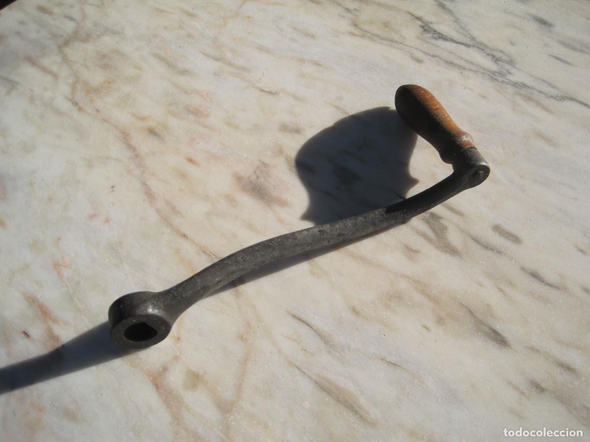 Antig&uuml;edades: ANTIGUA MANIVELA PARA MOLINILLO DE CAF&Eacute; GRANDE - HIERRO Y MADERA