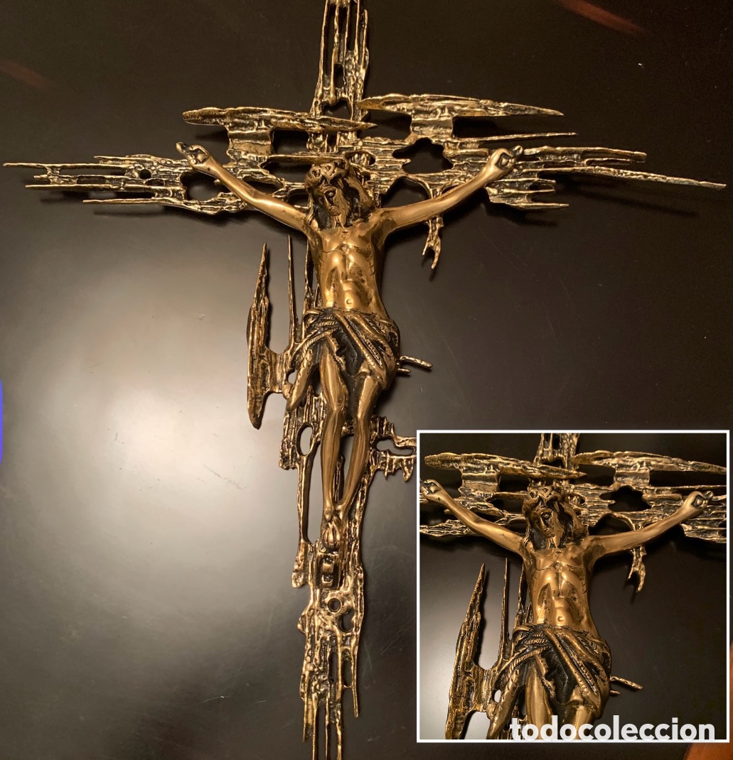 Antig&uuml;edades: crucifijo de pared en bronce de estilo brutalista, 77 ctms alto