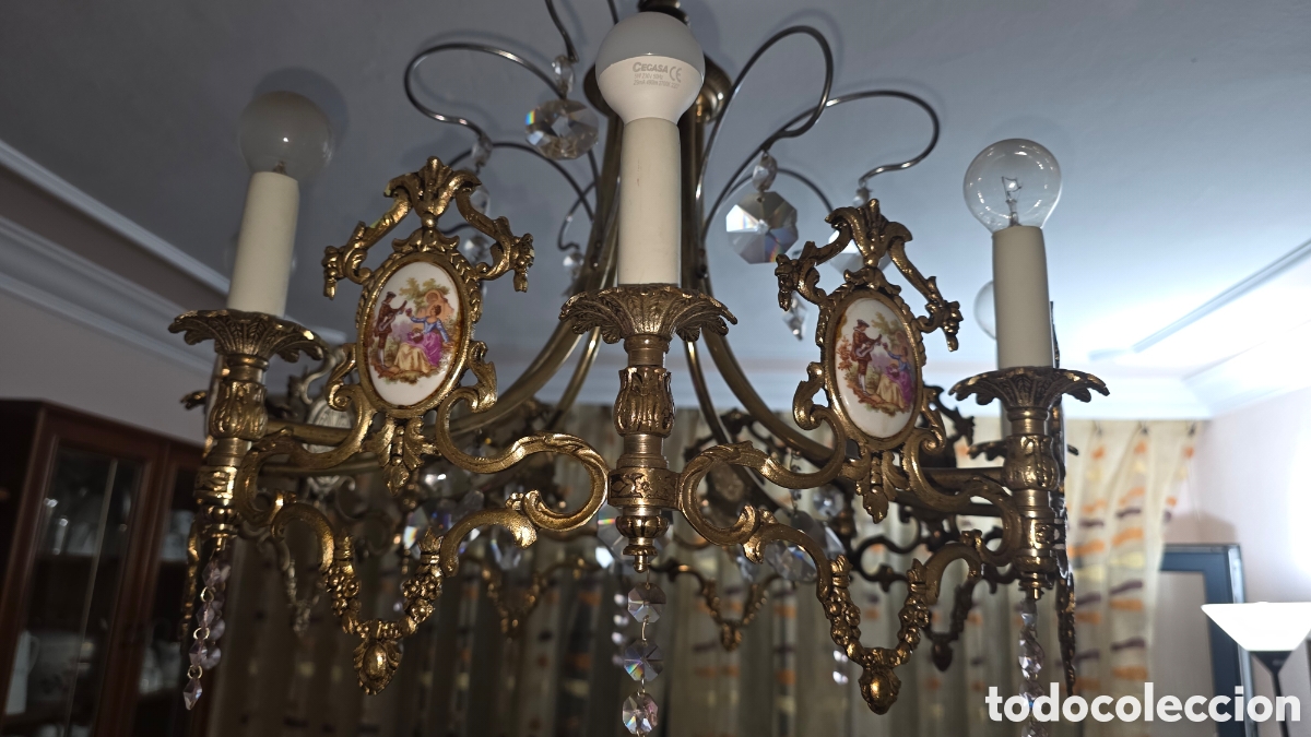 Antig&uuml;edades: L&aacute;mpara de Techo Vintage de Bronce y Porcelana &ndash; Escenas Galantes