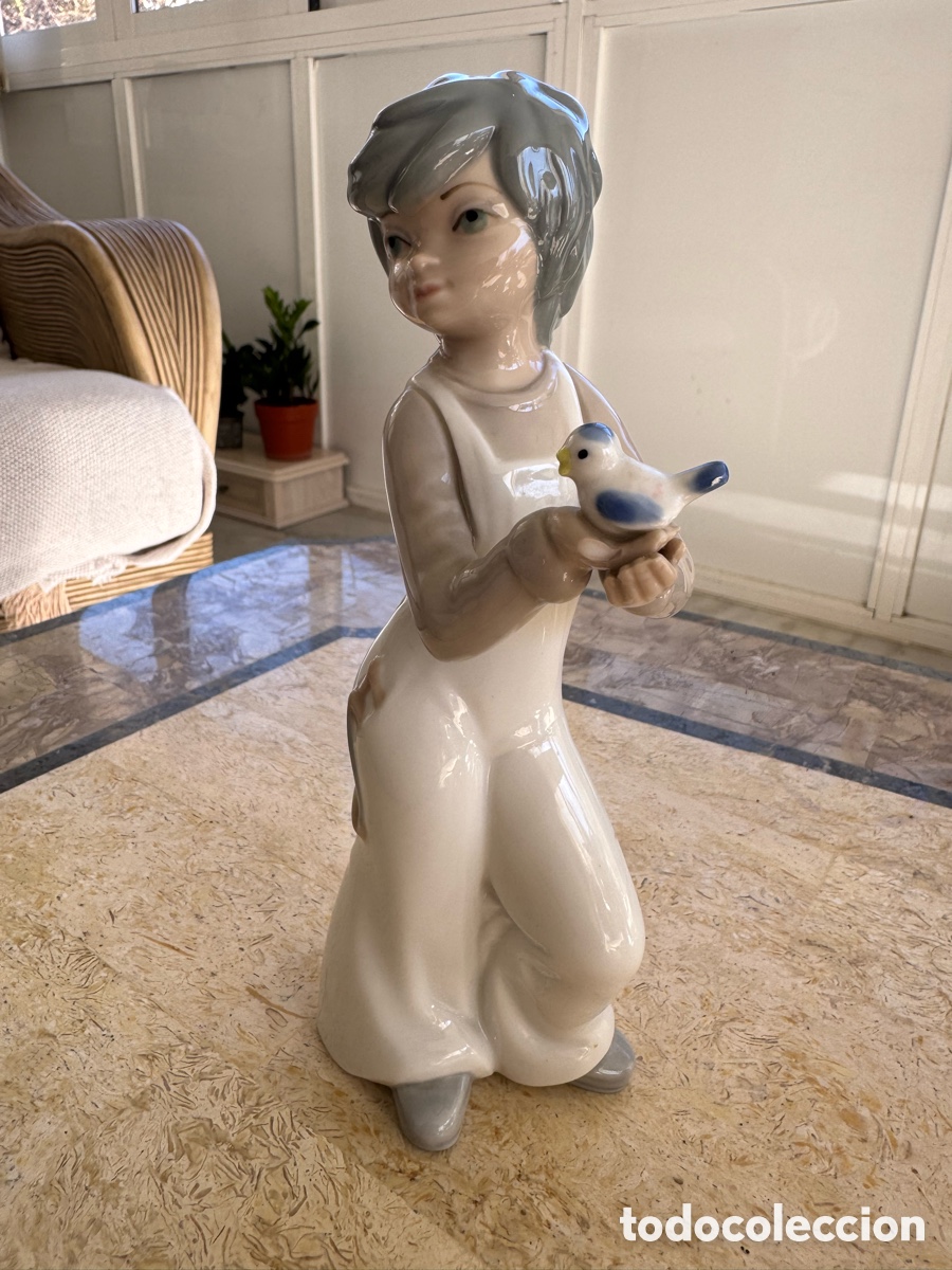 Antig&uuml;edades: Figura porcelana Casades ni&ntilde;o