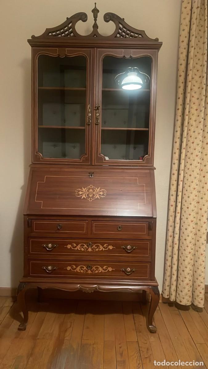 Antig&uuml;edades: Mueble escritorio con vitrina y cajones