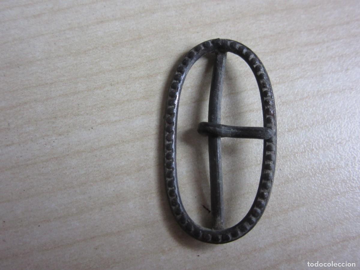 Antig&uuml;edades: Hebilla Posible S XVIII-XIX Medidas 3,2 x 1,8 cm