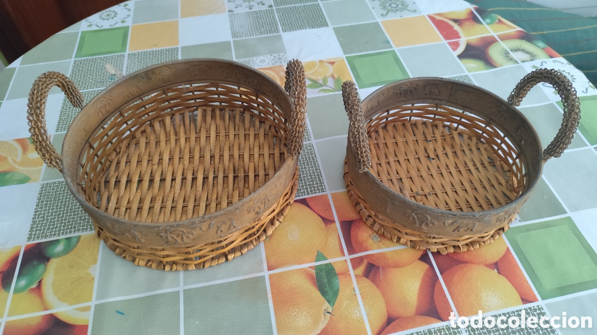 Antig&uuml;edades: 2 Cestas de Lat&oacute;n y Mimbre