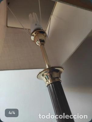 Antig&uuml;edades: L&aacute;mpara de mesa con pantalla cuadrada