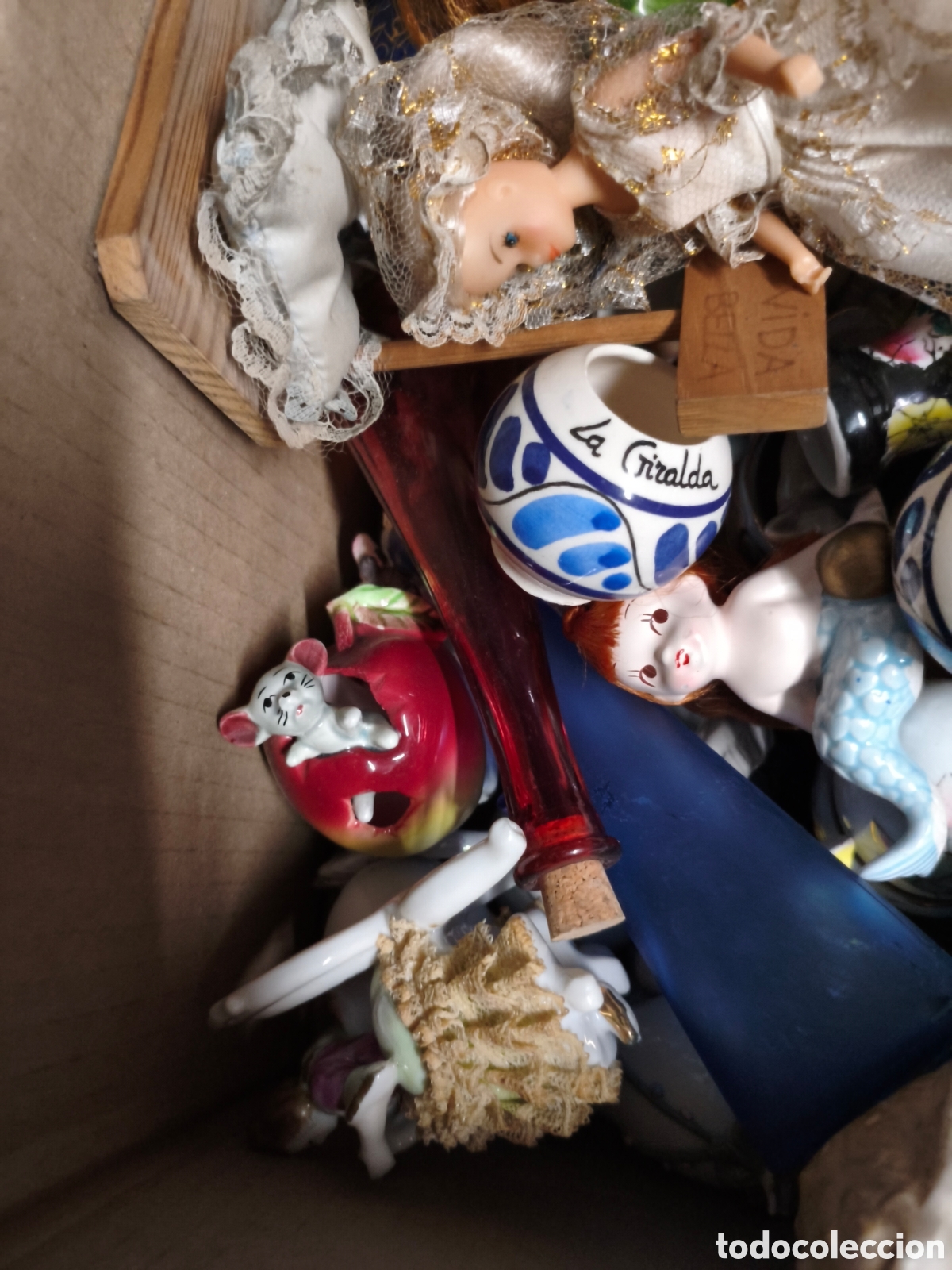 Antig&uuml;edades: Caja con figuras de porcelana - Foto 2