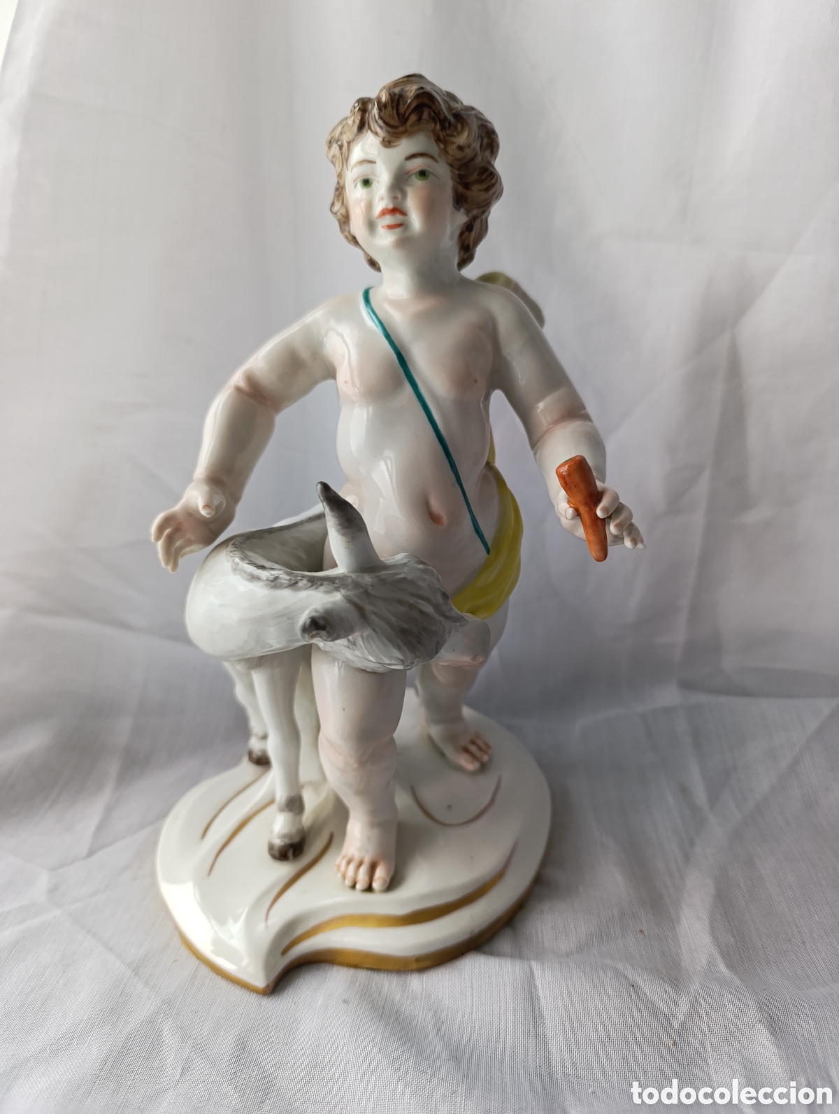 Antiguidades: Figura de Porcelana J.M. &Aacute;lvarez. &Aacute;ngel / Querub&iacute;n con asno y zanahoria - 26 cm - Pieza de colecci&oacute;n